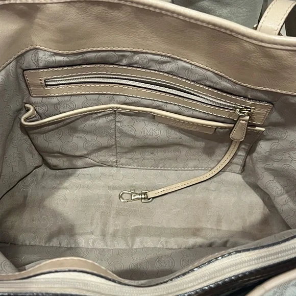 GIVEAWAY Michael Kors Beige Tote Bag - Picture 5 of 9